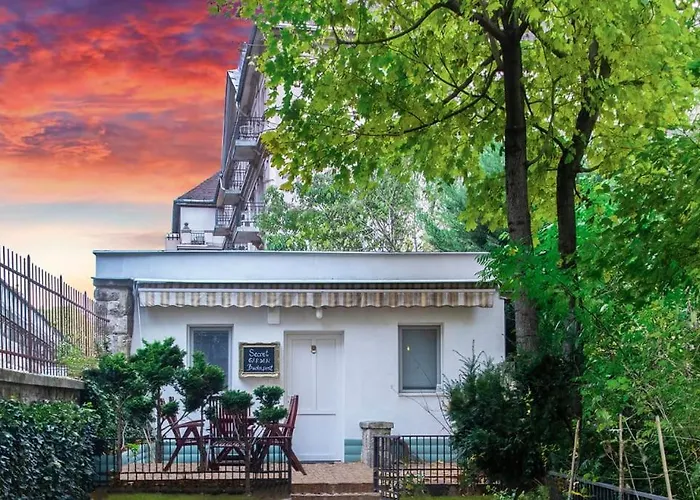 House W/Castle View Garden, Wine, Garage, Netflix
